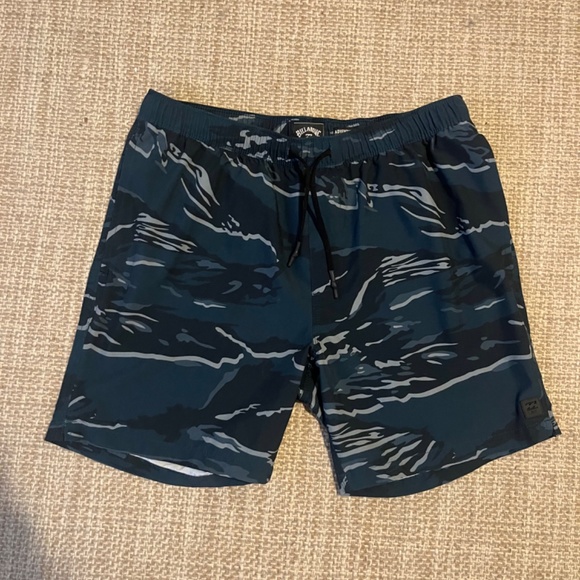 Billabong Elastic shorts - Picture 3 of 3